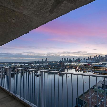Excel 3 Bedroom Apartment Near City Airport And O2 Arena 런던 외부 사진