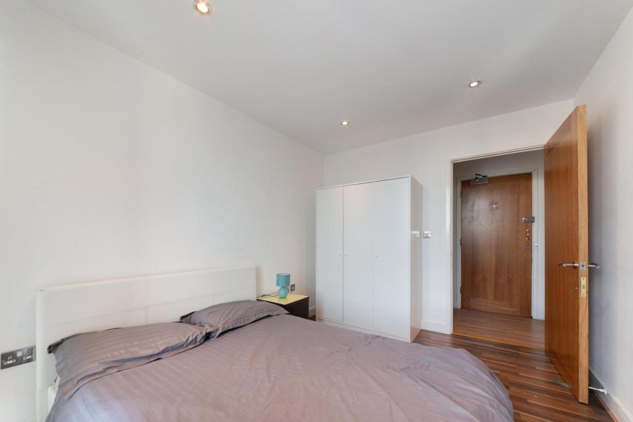 Excel 3 Bedroom Apartment Near City Airport And O2 Arena 런던 외부 사진