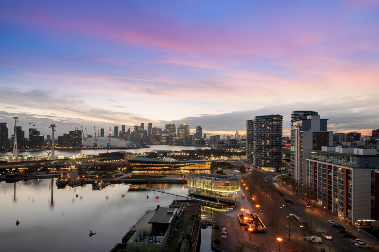 Excel 3 Bedroom Apartment Near City Airport And O2 Arena 런던 외부 사진