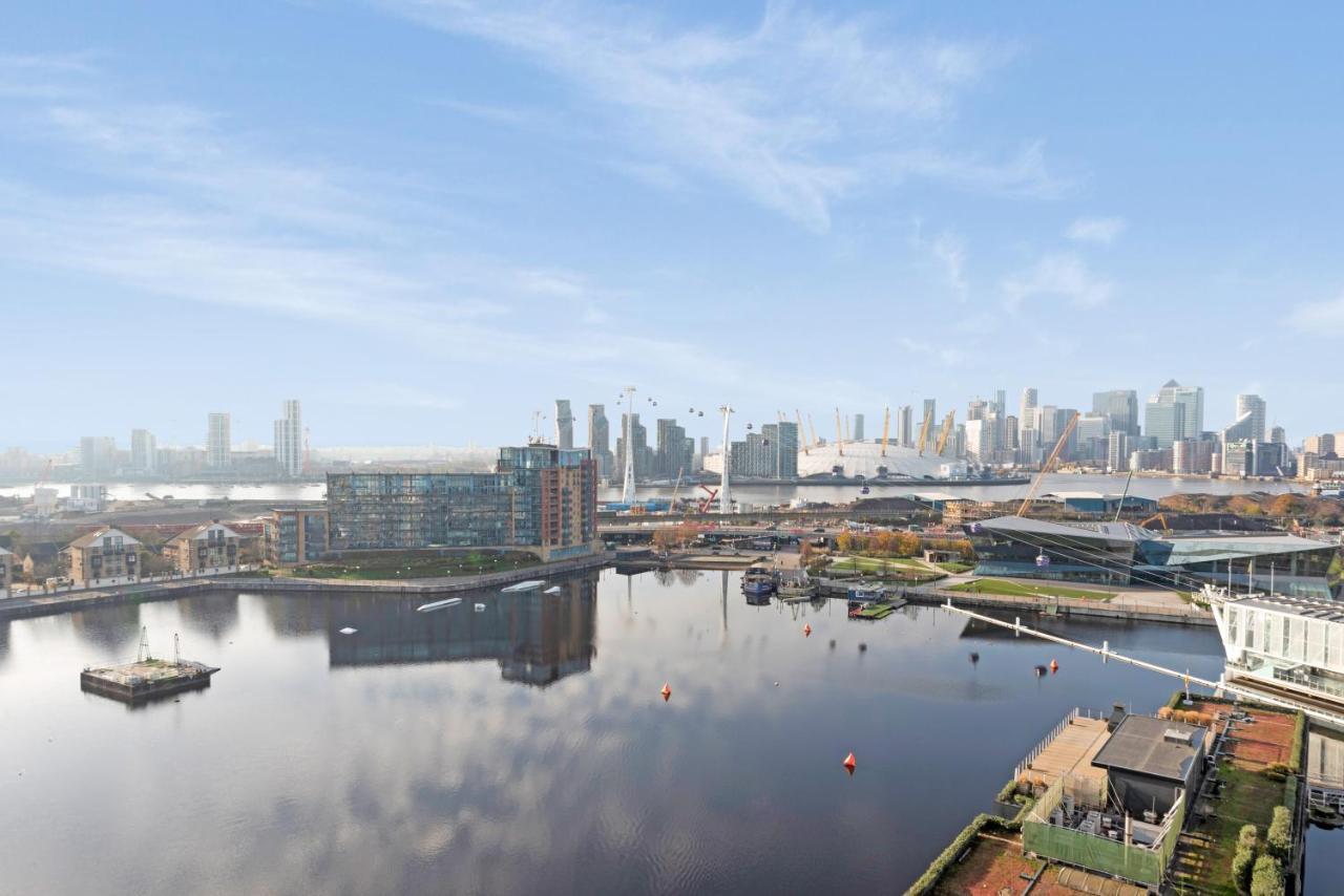 Excel 3 Bedroom Apartment Near City Airport And O2 Arena 런던 외부 사진