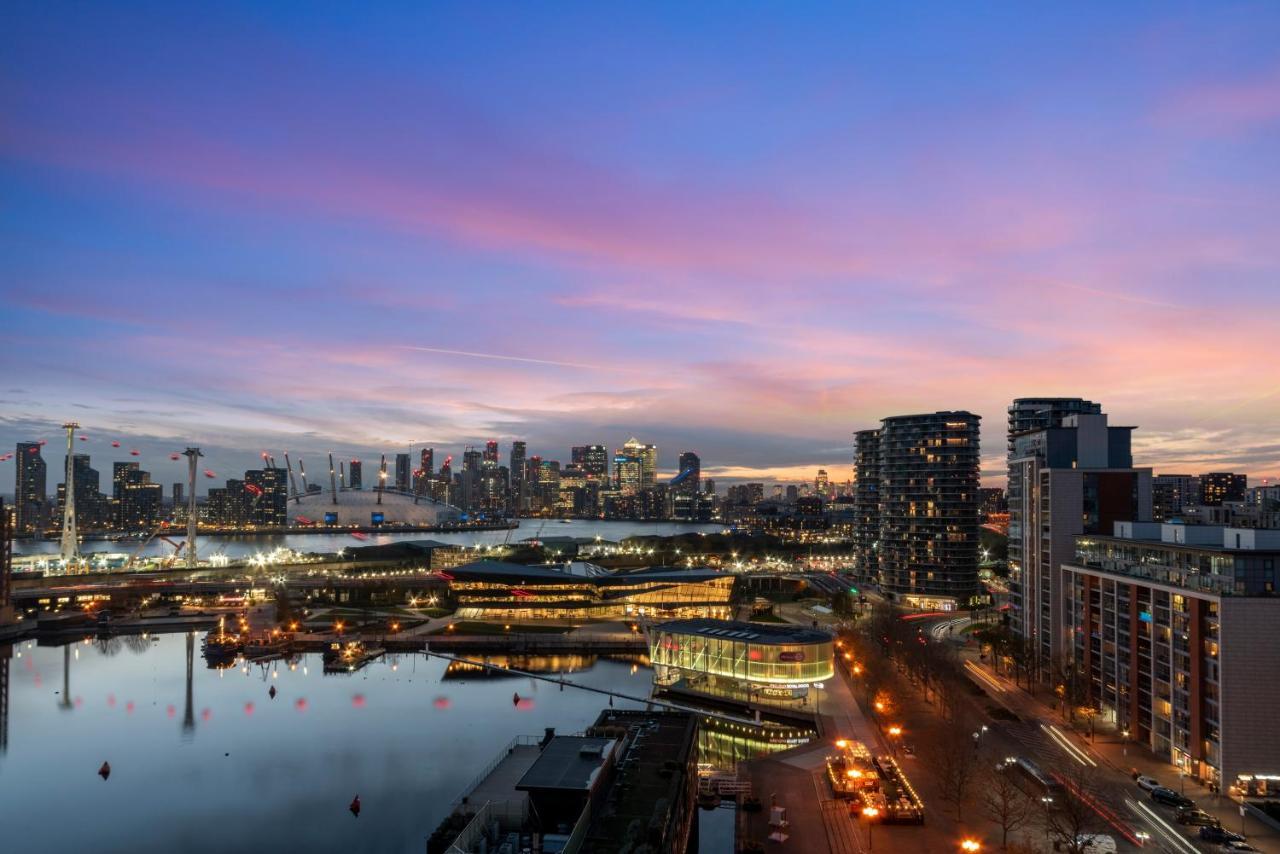 Excel 3 Bedroom Apartment Near City Airport And O2 Arena 런던 외부 사진