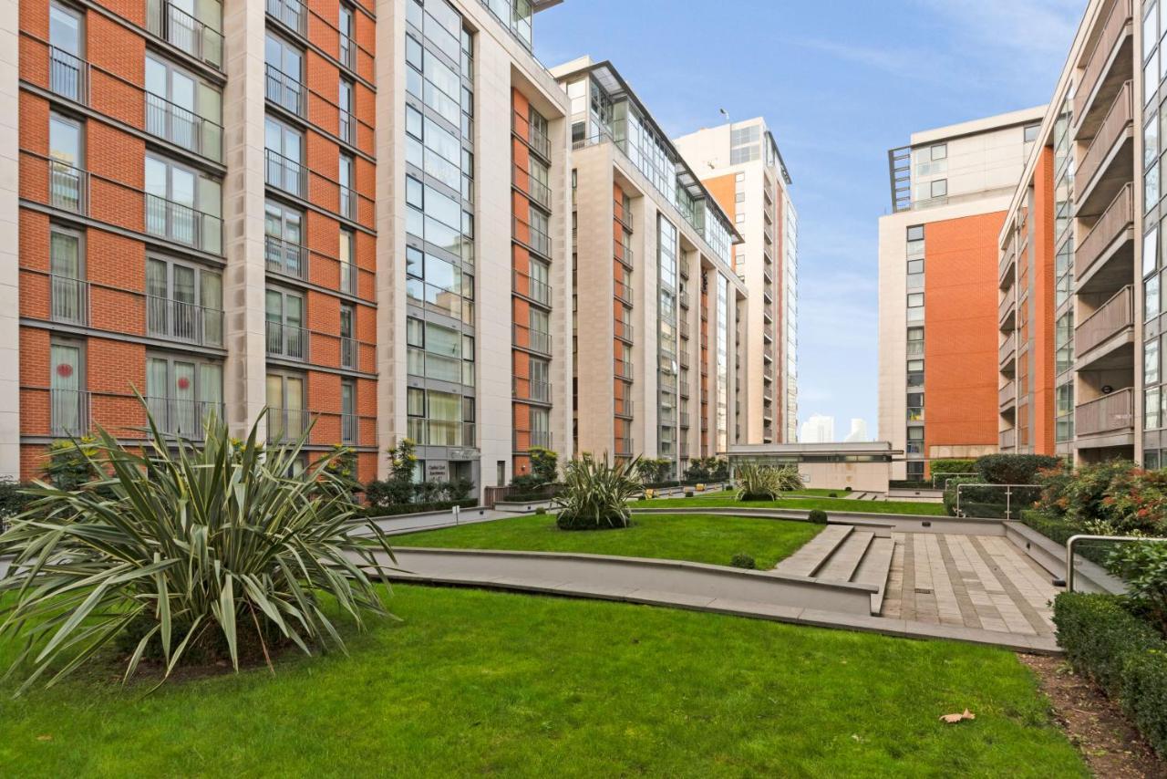 Excel 3 Bedroom Apartment Near City Airport And O2 Arena 런던 외부 사진