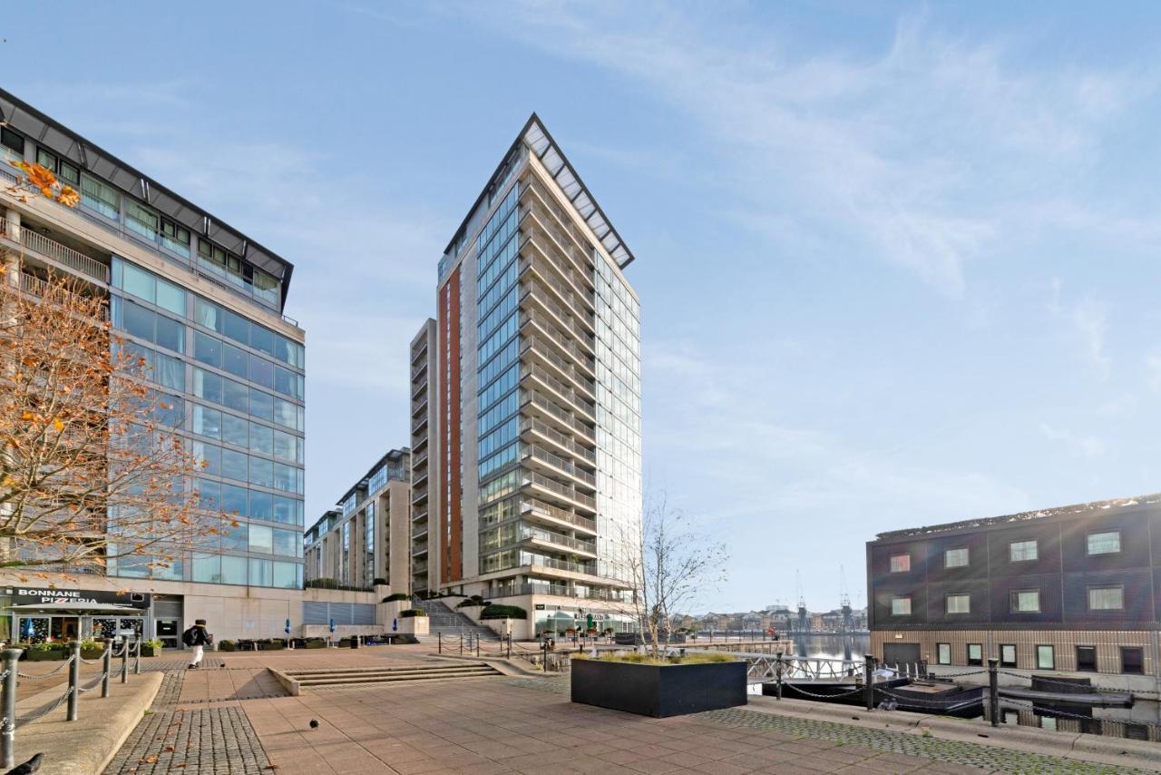 Excel 3 Bedroom Apartment Near City Airport And O2 Arena 런던 외부 사진