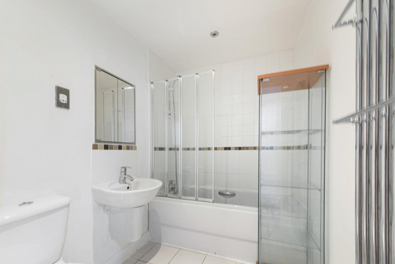 Excel 3 Bedroom Apartment Near City Airport And O2 Arena 런던 외부 사진
