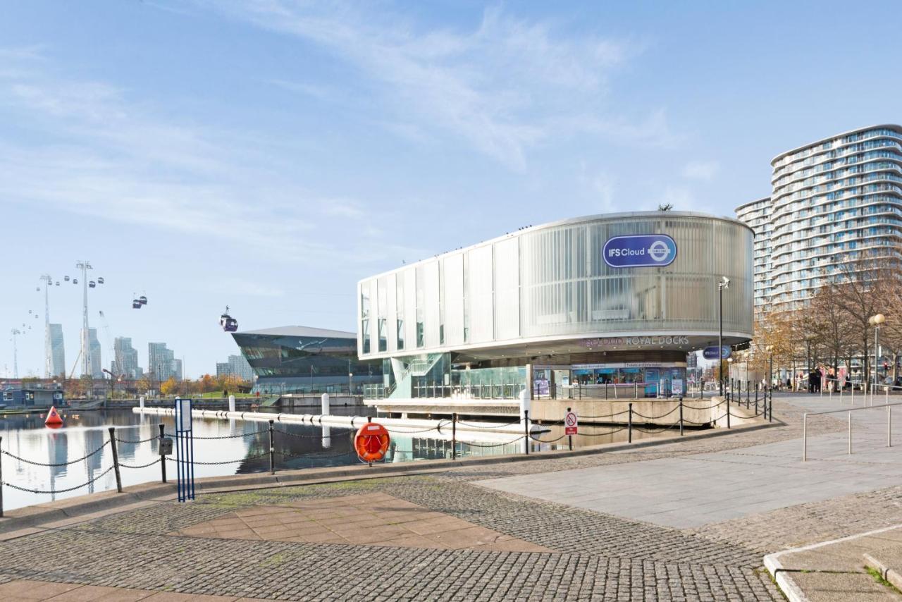 Excel 3 Bedroom Apartment Near City Airport And O2 Arena 런던 외부 사진